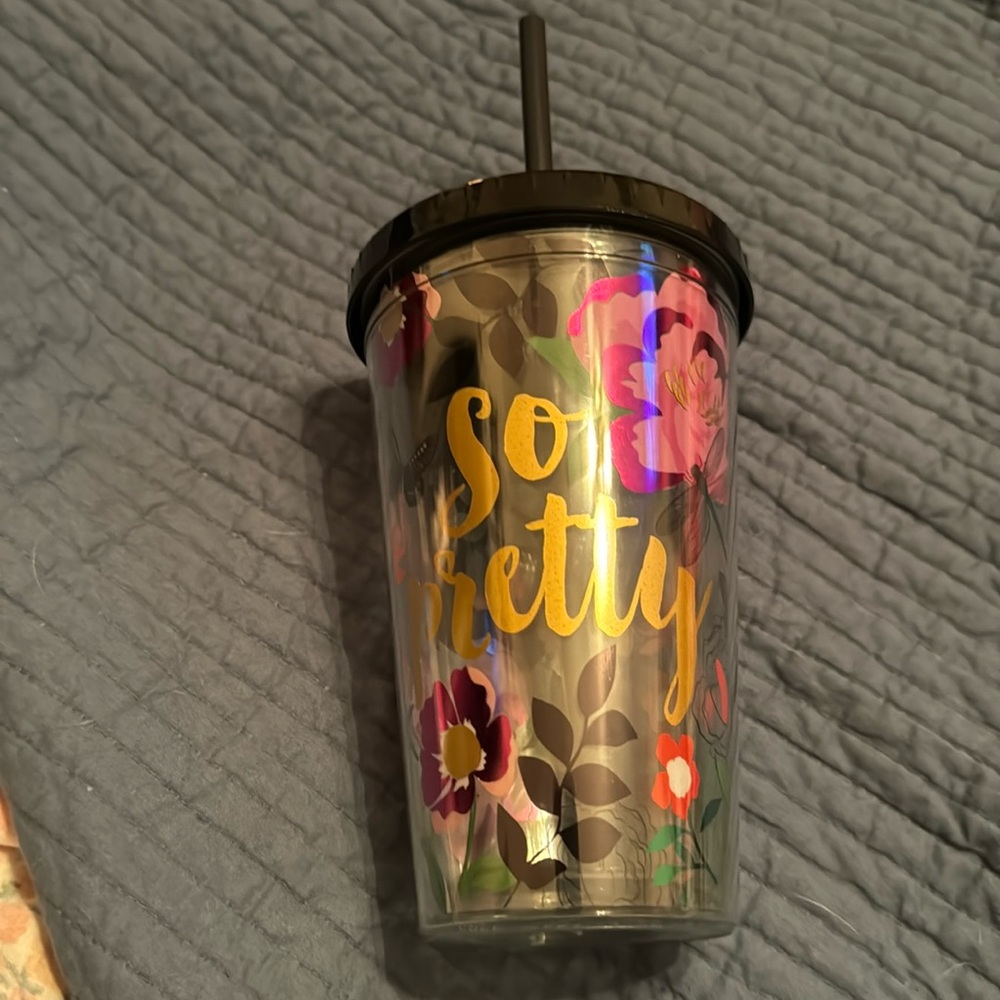 “So Pretty” plastic cup with straw